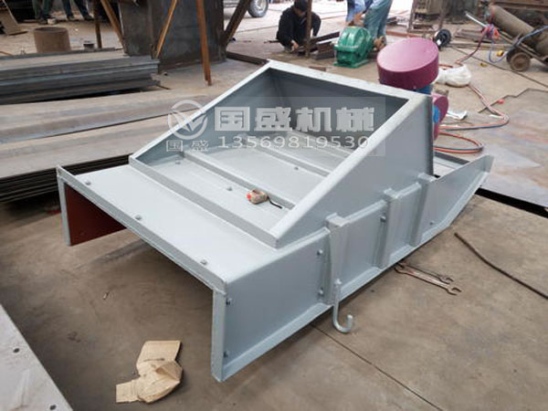 剛玉石電機(jī)振動(dòng)給料機(jī) 剛玉石電機(jī)振動(dòng)給料機(jī)